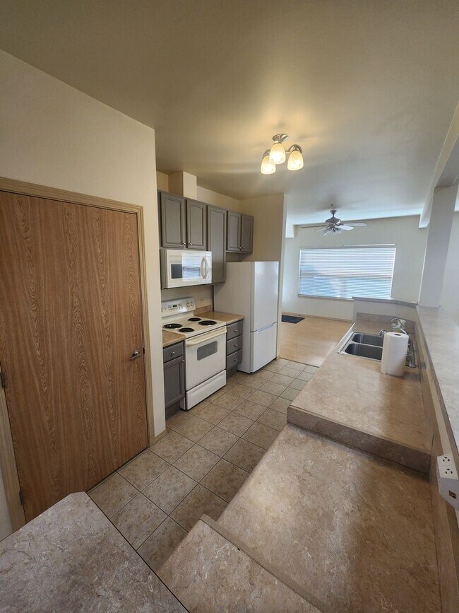Foto del edificio - Darby Estates 3 Bedroom Condo