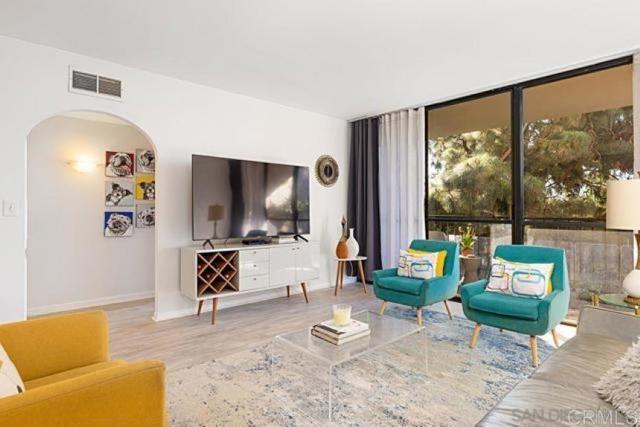 Building Photo - 2500 Torrey Pnes