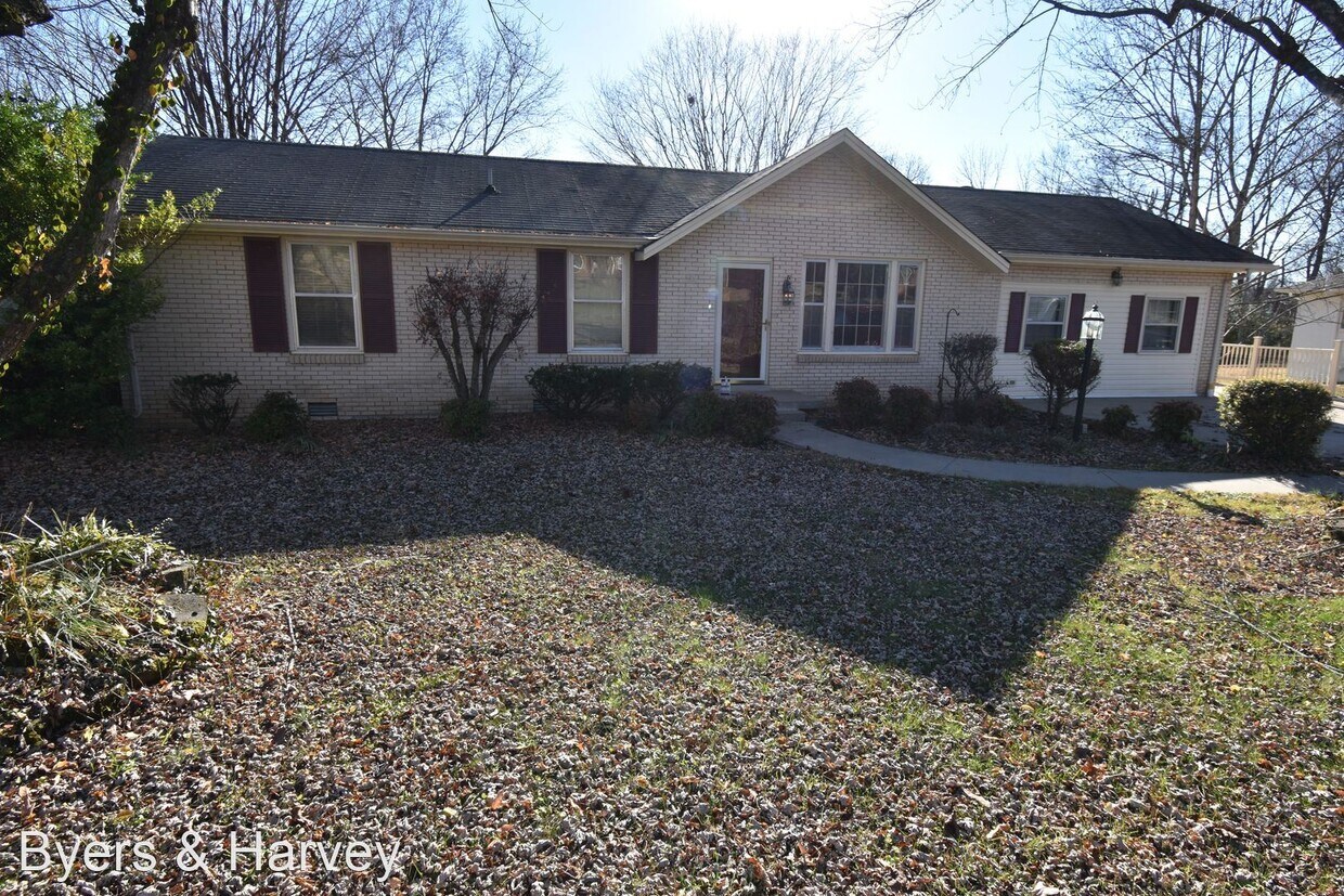 Foto principal - 3 br, 1.5 bath House - 234 East Old Trento...