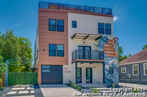 Foto principal - 222 S Olive St