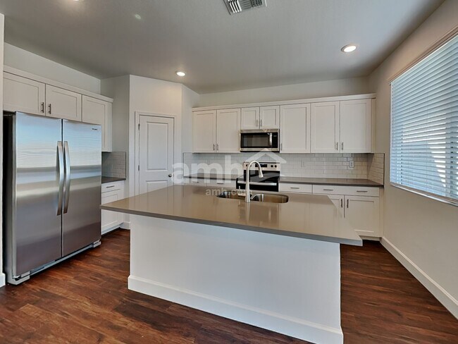 Building Photo - 8815 N 171st Dr