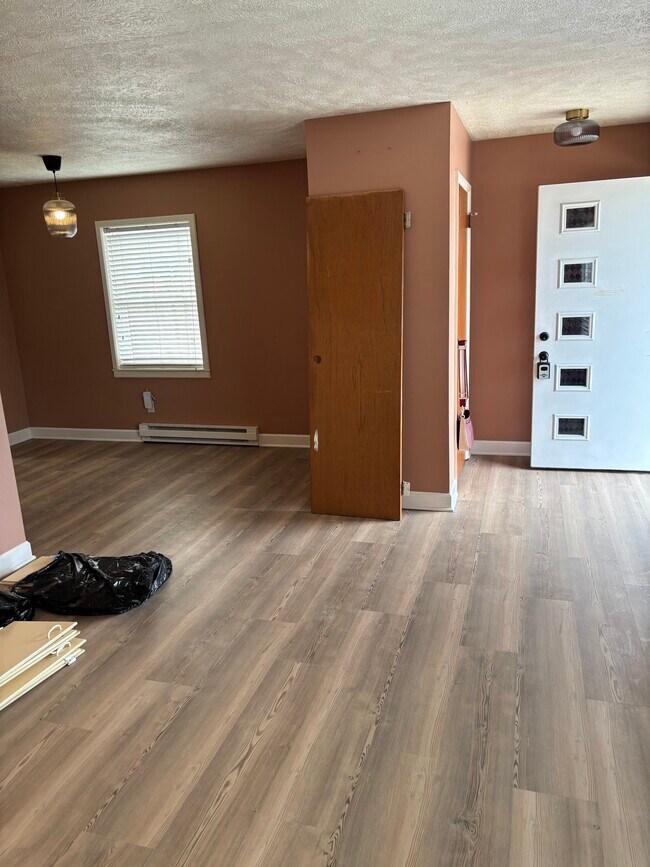 Dining room and front entrance - 701 Ferndale Ct
