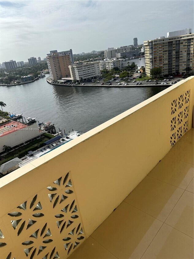 Primary Photo - 1833 S Ocean Dr