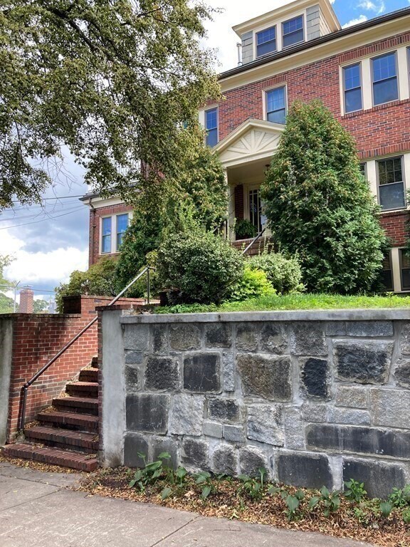 Building Photo - 6 Highland Ave
