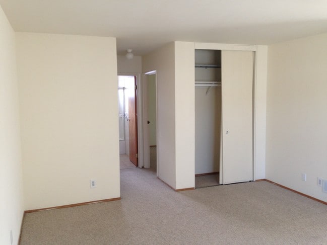 Building Photo - 444 Lincoln Cir