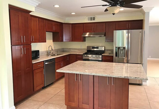 Kitchen - 8120 Winsford Ave