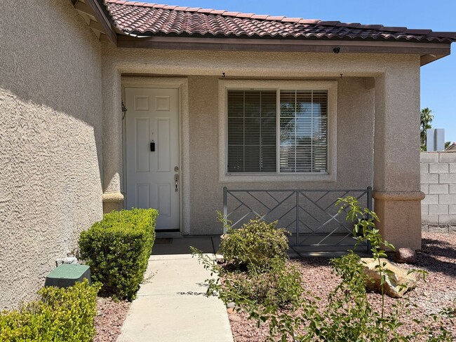 Building Photo - 3bd/2bath Single Story Home!