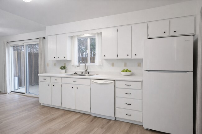 Foto del edificio - LANSCAPING INCLUDED! Cozy 2 bedroom with HUGE backyard!