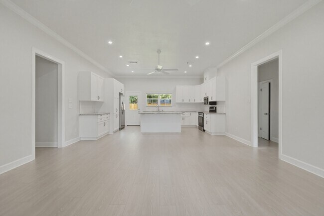 Foto del edificio - 3418 Shadowcrest Ln