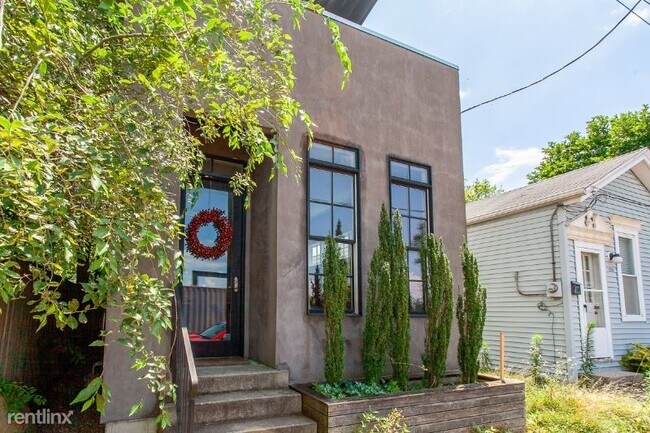 Building Photo - 2 br, 2.5 bath House - 1012 Hull St