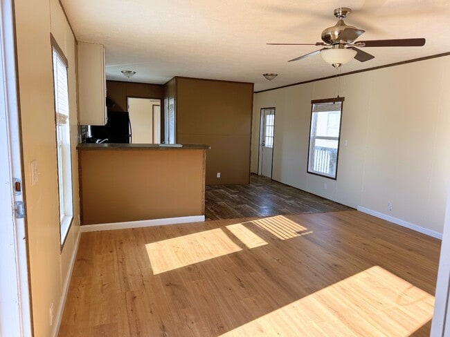 Building Photo - 709 N Power Glide Way