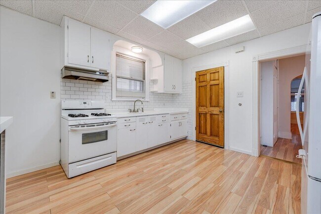 Building Photo - 90 Paterson St