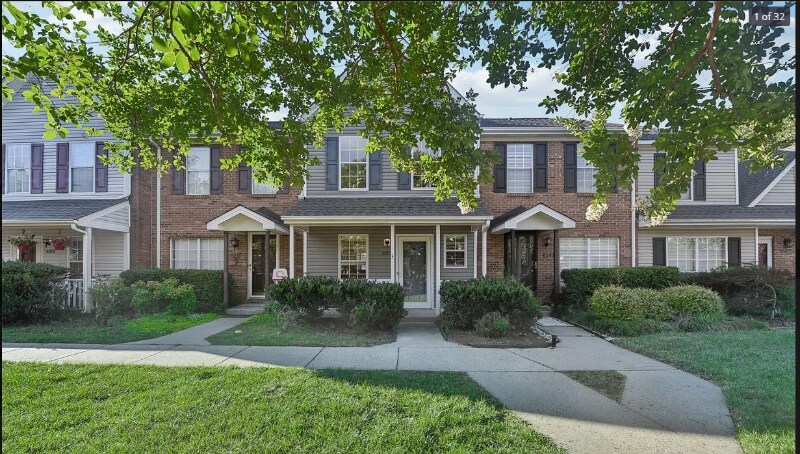 Foto principal - 8204 Golf Ridge Dr