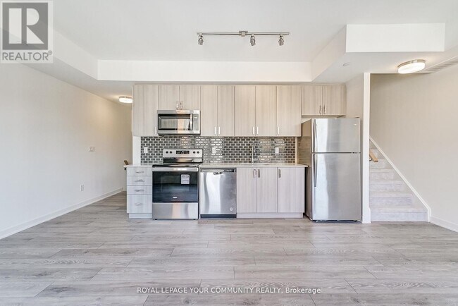 Building Photo - 4017 Hickory Dr
