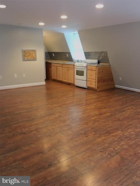 Primary Photo - 122 Manor Rd
