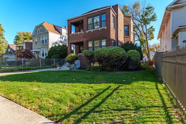 Foto del edificio - 3345 N Keating Ave