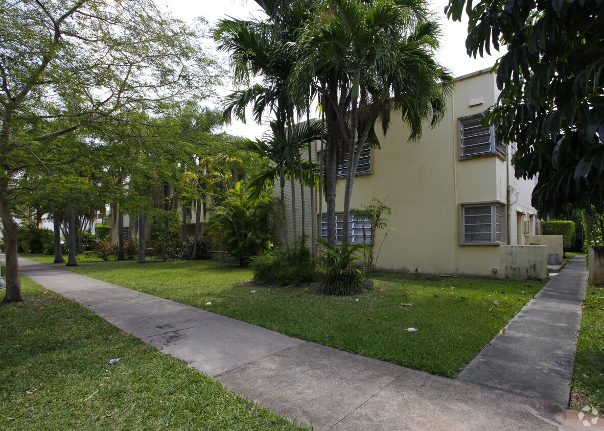 Primary Photo - 222 Zamora Ave