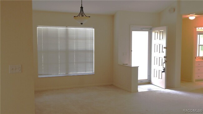 Foto del edificio - 760 W Barrymore Dr