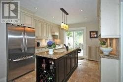 Building Photo - 484 Merton St