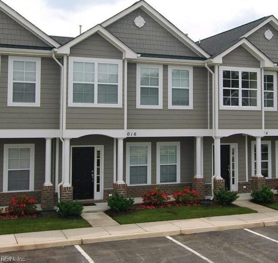 Primary Photo - Beautiful Townhome rental in Virginia Beach!