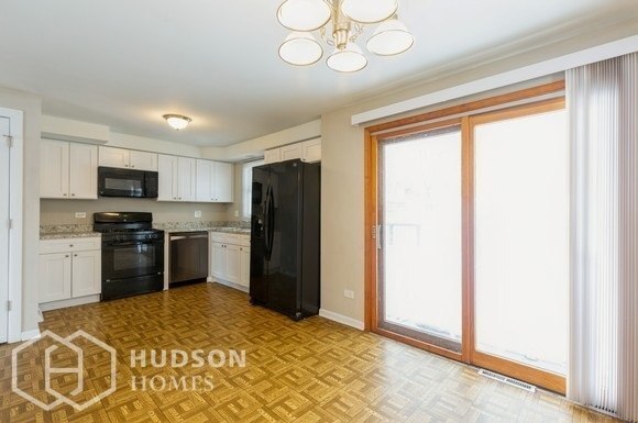 Building Photo - NOW AVAILABLE! -10 CONCORD DR, SOUTH ELGIN...