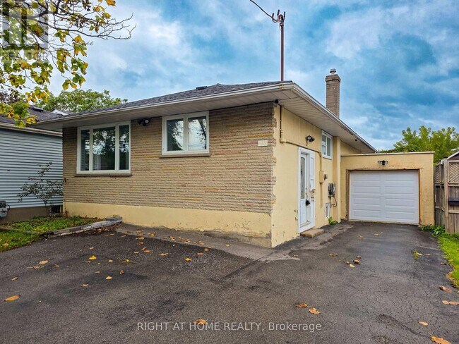 Photo du bâtiment - 708 Carnegie Ave
