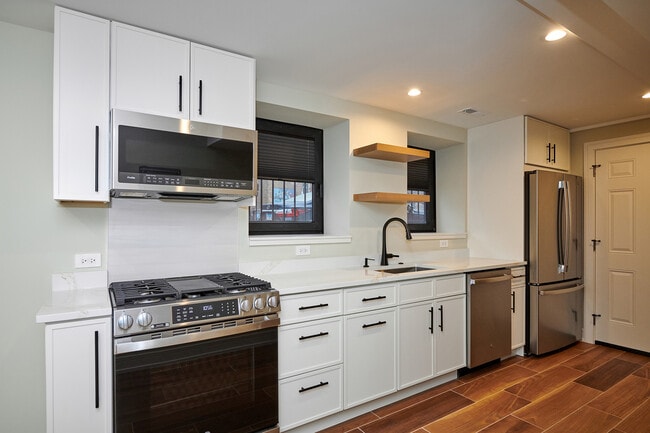 Foto del edificio - 5200 N Winthrop Ave