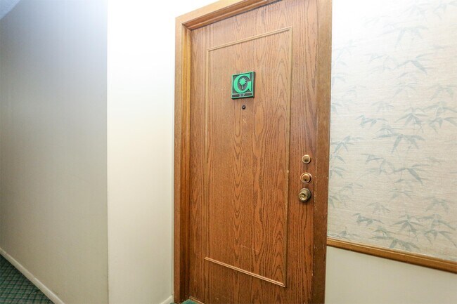 Foto del edificio - 10401 Cedar Lake Rd