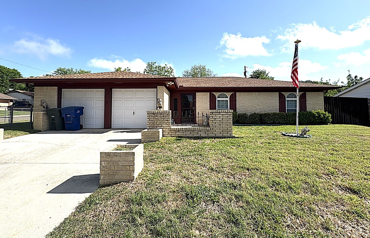 Primary Photo - 1613 Velma Ave