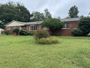 Building Photo - 913 Surry Dr
