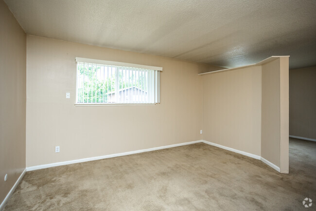 Studio - 600 SF - Pine View