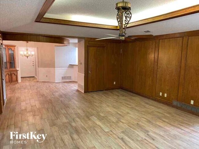Building Photo - 2117 Pembrooke Pl