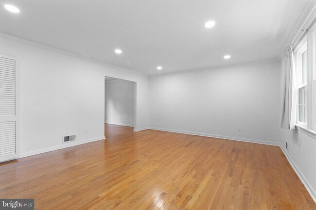 Building Photo - 4218 Willow Woods Dr