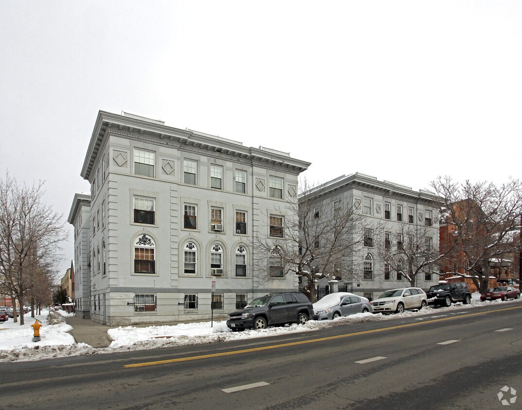 Building Photo - Montgomery Court