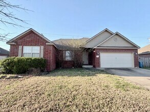 Building Photo - 2903 SW Tanglewood Ave