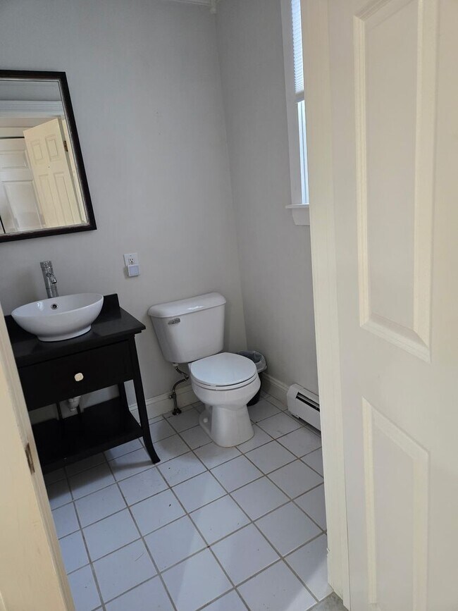 Building Photo - 5 Hillside Ave