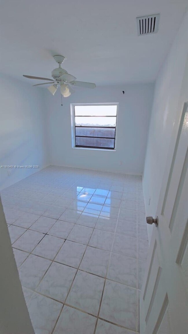 Foto del edificio - 1305 NE 146th St