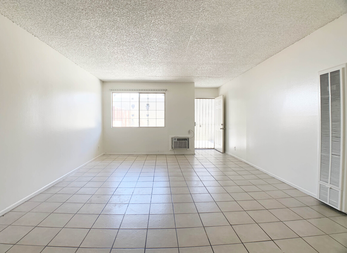 Primary Photo - 3013 Garnet Ln