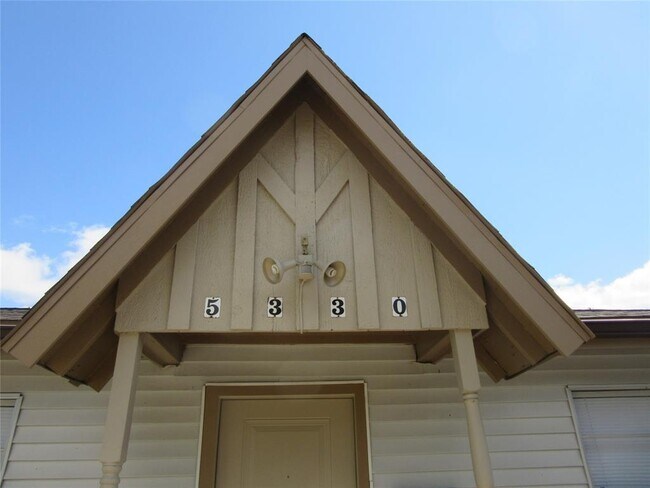 Building Photo - 5330 Mackinaw St