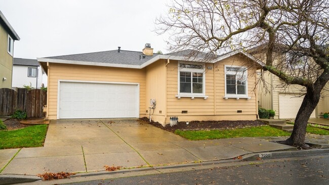 Building Photo - Charming 3-Bedroom 2bathroom in Santa Rosa!