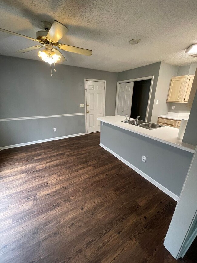 Building Photo - 322 Sagewood Dr