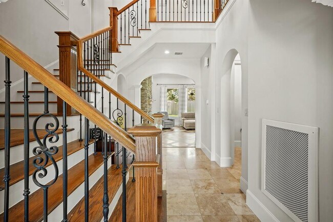 Building Photo - 5637 Overbrook Ln