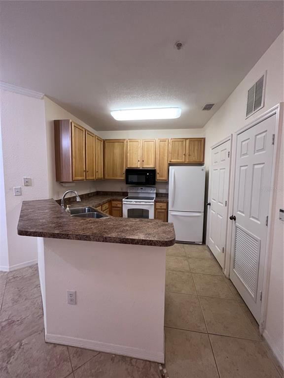 Foto del edificio - 10105 Courtney Oaks Cir