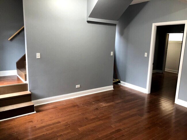 Cocina y sala de estar combinadas - 1639 W 19th St