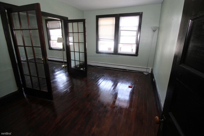 Foto del edificio - 6 br, 2 bath  - 36 Newcastle Rd # Bs