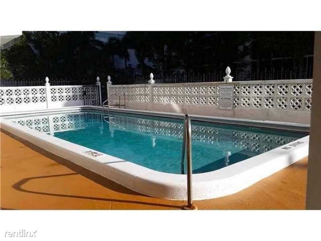 Building Photo - 1 br, 1 bath Condo - 3000 Riomar St xxx