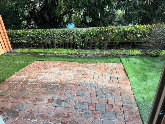 Foto del edificio - 6519 Hidden Cove Dr