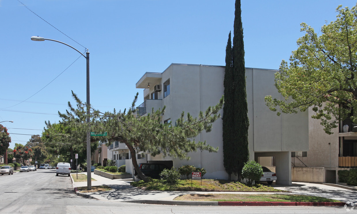 Primary Photo - 638 E Angeleno Ave