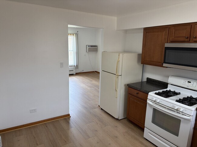 Foto del edificio - 18518 Wildwood Ave