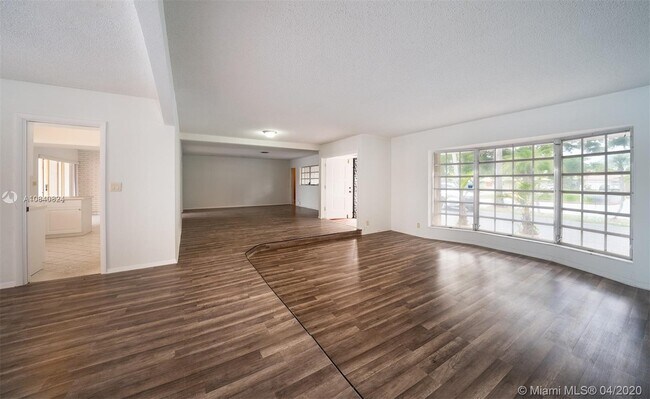 Building Photo - 921 Diplomat Pkwy